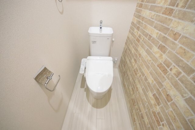 物件内観写真19　(シンプルで使いやすいトイレです)