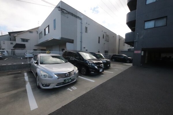 駐車場(駐車場に車を止められます)
