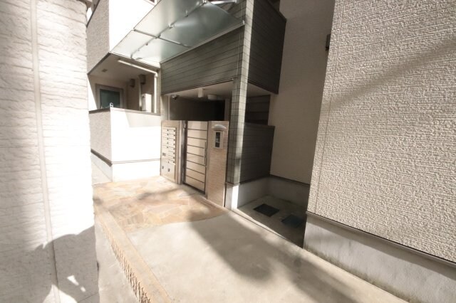 物件外観写真2　(エントランスです)