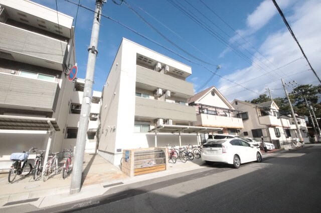 物件外観写真4　(外観もきれいです)