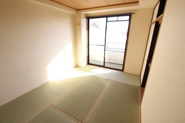 和室(和室があると、家にあたたかい雰囲気が生まれます)