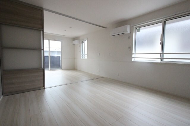 物件内観写真3　(使いやすいリビングです)