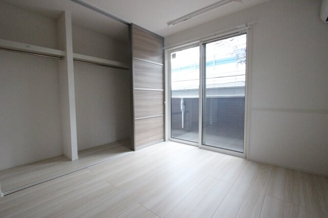 物件内観写真23　(ゆったりとした居間です)