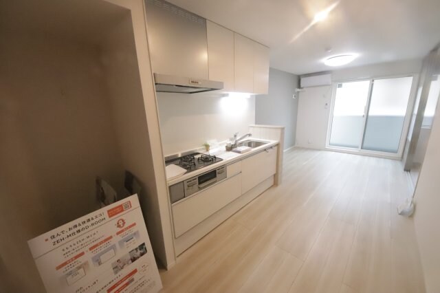 物件内観写真18　(こちらの居間で趣味の時間をお楽しみください)