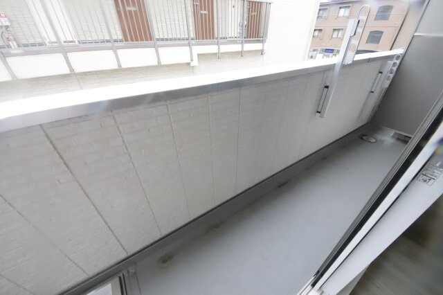 物件内観写真25　(外からの目が気にならないバルコニーで洗濯物が干せます)