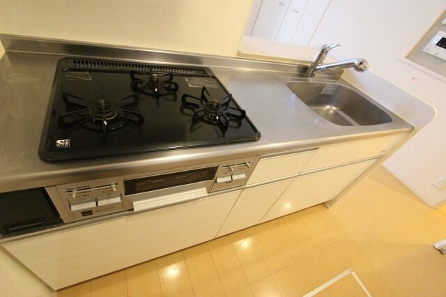 物件内観写真6　(コンパクトなキッチンで掃除もラクラク)