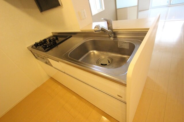 物件内観写真15　(コンパクトなキッチンで掃除もラクラク)