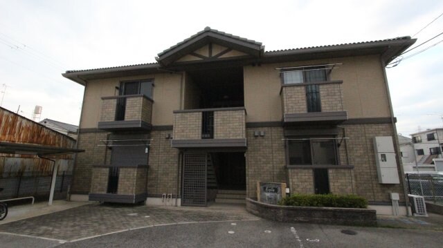 物件外観写真2　(外観は落ち着いています)