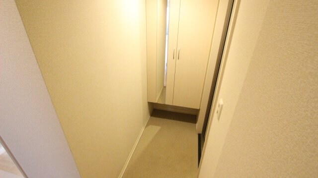 物件内観写真7　(シンプルで使いやすい玄関です)