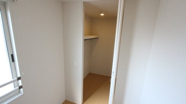 物件内観写真24　(小物を収納するのに便利です)