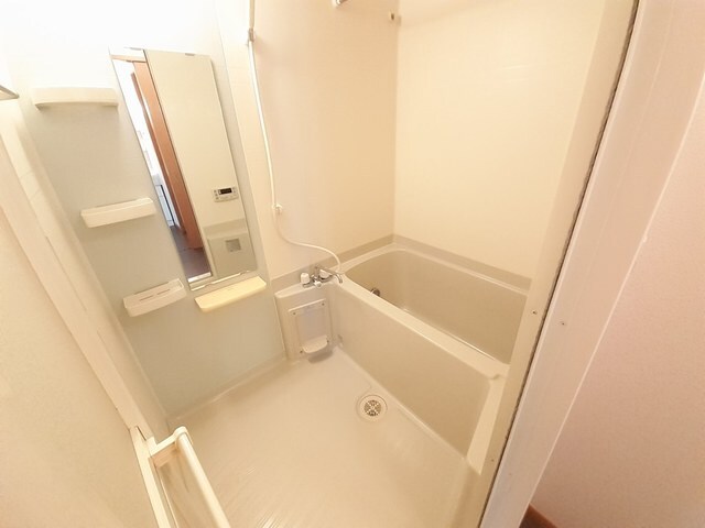 物件内観写真6　(日々の疲れを癒すお風呂付です)