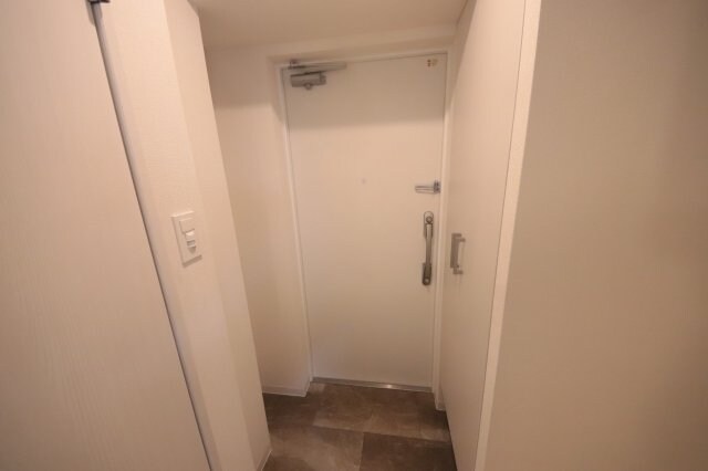 物件内観写真10　(収納もある玄関です)