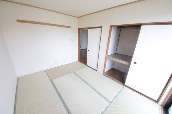 和室(和室があると落ち着いた雰囲気になりますね)