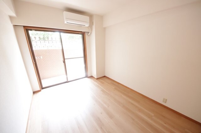 物件内観写真8　(ゆったり過ごせるリビングです)