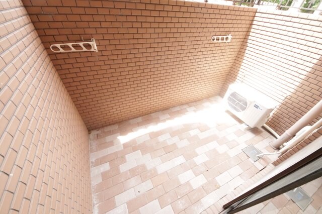 物件内観写真20　(開放的で明るい空間を演出してくれるバルコニーです)