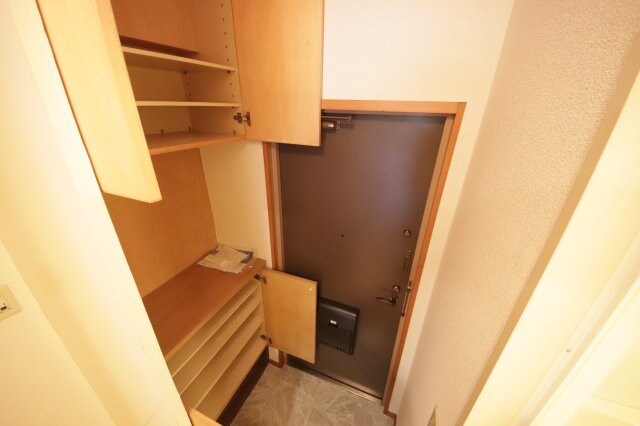 物件内観写真22　(大きなスペースがあり、収納には困りません)