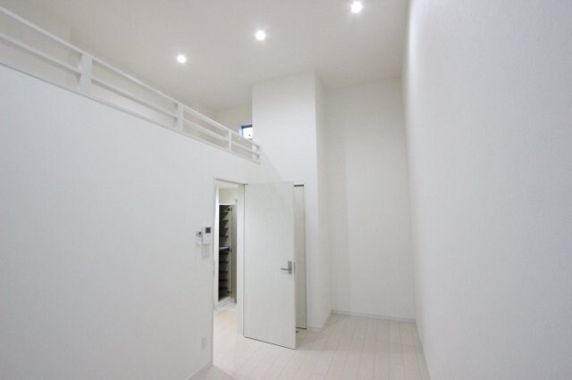 物件内観写真16　(内装は落ち着いています)