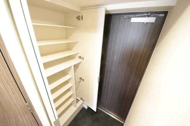 物件内観写真12　(専用の収納スペースです)