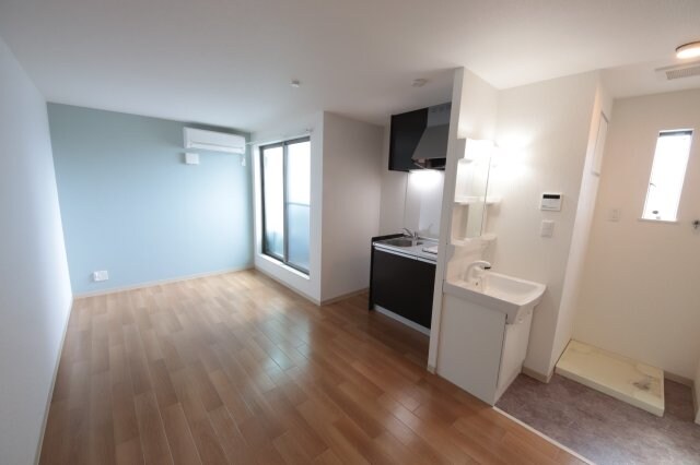 物件内観写真14　(ゆったりとしたリビングです)