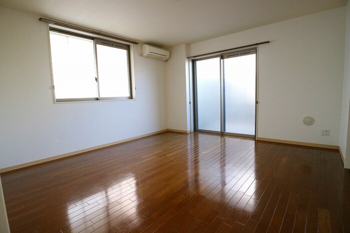 物件内観写真5　(リビングです)