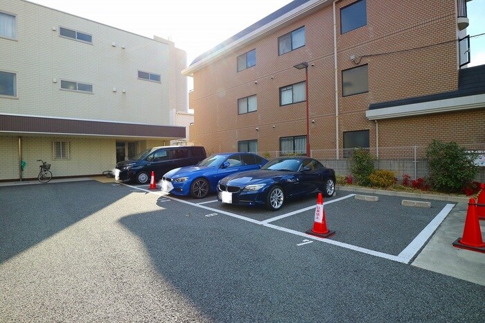 物件外観写真3　(カースペースがあります)