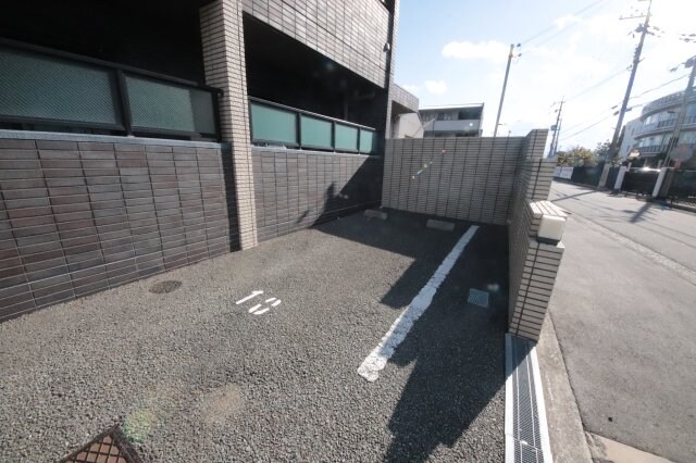 物件外観写真3　(駐車場があります)