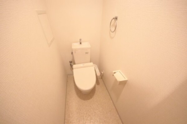 トイレ(ゆったりとした空間のトイレです)