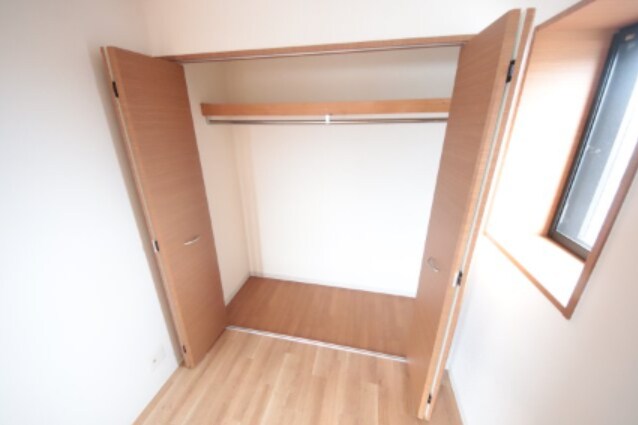 物件内観写真14　(たっぷりとした収納スペースです)