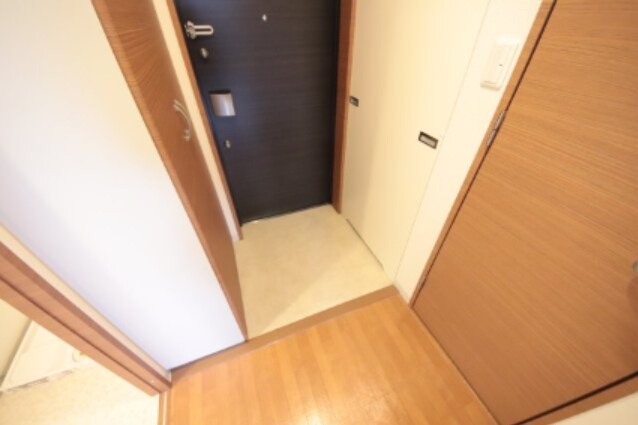 物件内観写真19　(明るい玄関です)