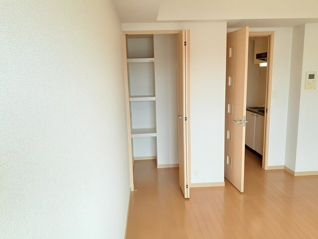 物件内観写真11　(大きなスペースがあり、収納には困りません)