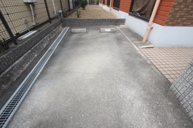 物件外観写真2　(駐車場があります)