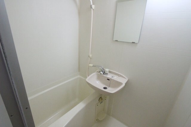 物件内観写真5　(きれいなお風呂です)