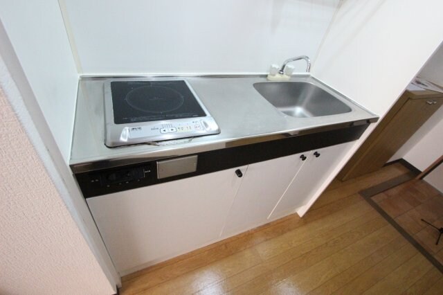 物件内観写真6　(コンパクトなキッチンで掃除もラクラク)