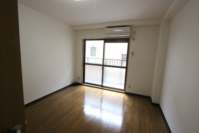 物件内観写真7　(ゆったり過ごせるリビングです)