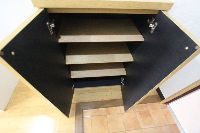 物件内観写真9　(たっぷりとした収納スペースです)