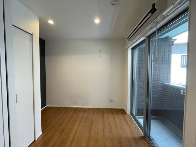 物件内観写真4　(おしゃれな居間です)