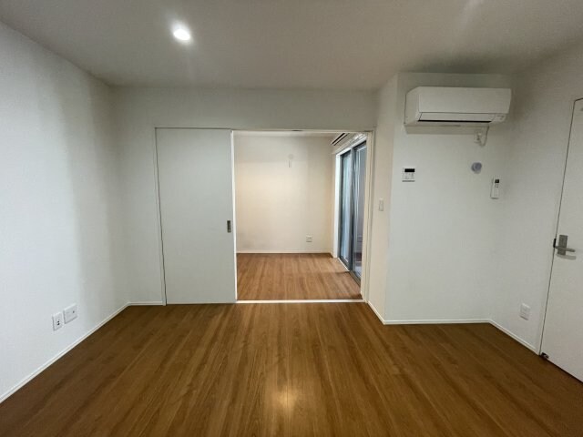 物件内観写真7　(使い勝手のいい寝室です)