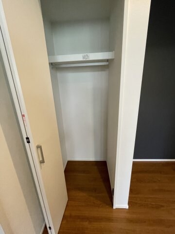 物件内観写真9　(ちょっとした収納スペースも充実しています)