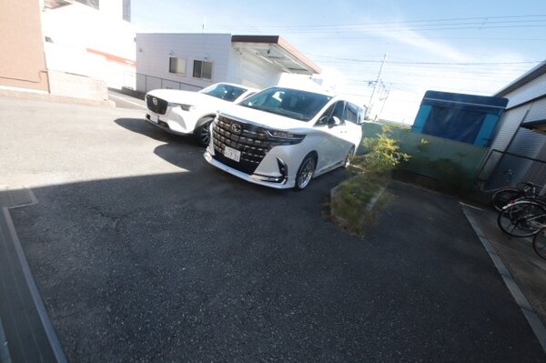 駐車場(駐車場です)