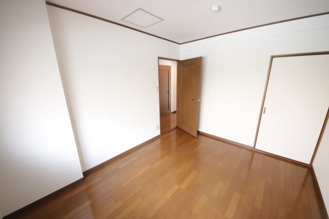 物件内観写真10　(ゆったりした洋室です)