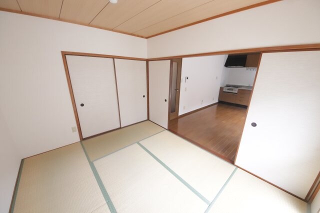 物件内観写真22　(和室ならではの温かな和の空間で寛ぎの時間を過ごせます)