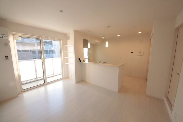 物件内観写真3　(使いやすいリビングです)