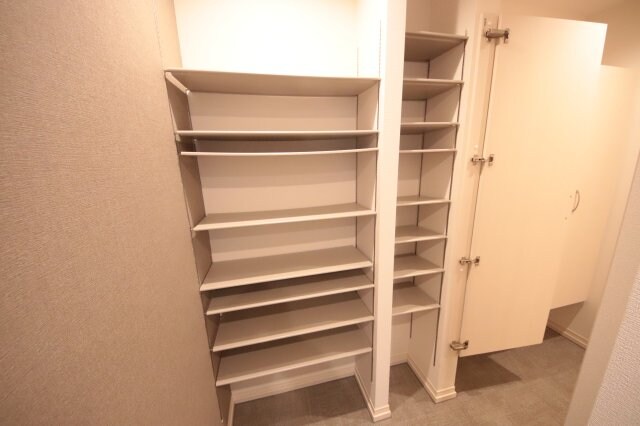 物件内観写真21　(ちょっとした収納スペースも充実しています)
