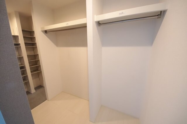 物件内観写真22　(収納豊富です)