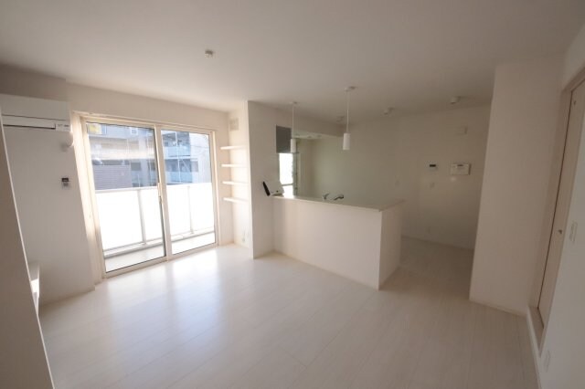 物件内観写真26　(おしゃれな居間です)