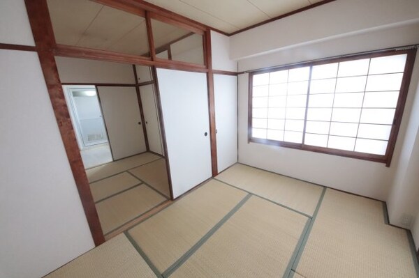 居室(おしゃれな居間です)