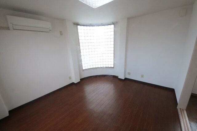 物件内観写真4　(ゆったり過ごせるリビングです)