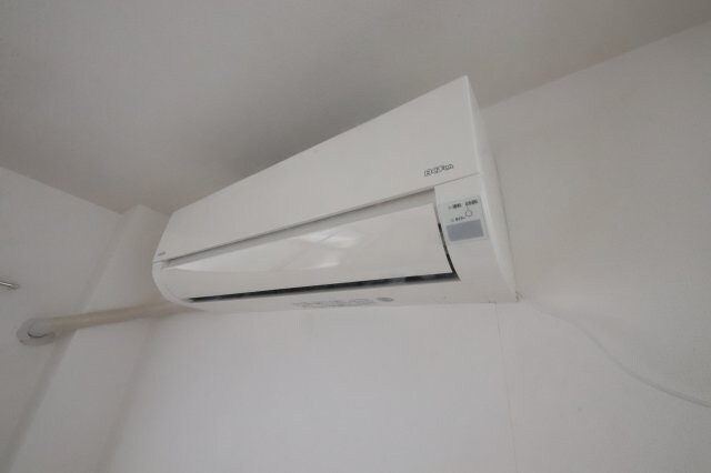 物件内観写真8　(明るい色調の室内です)