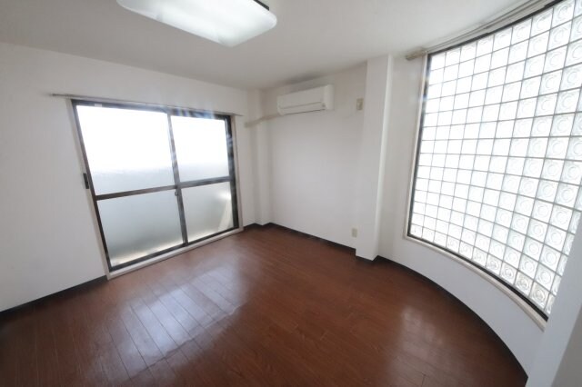 物件内観写真16　(ゆったりとしたリビングです)