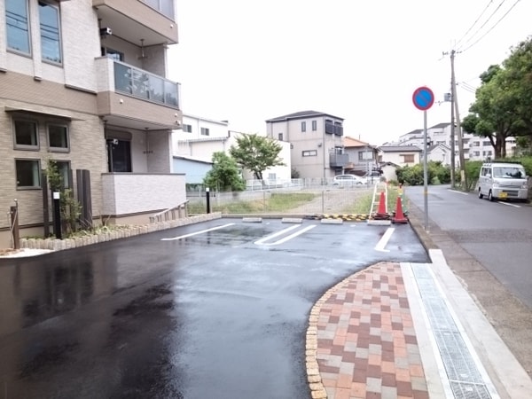 駐車場(駐車場に車を止められます)